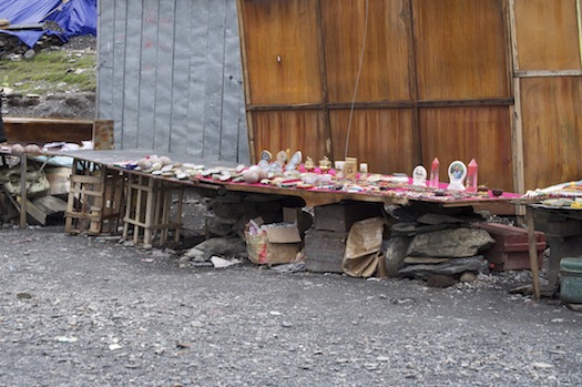 alt text image of Stuff for sale on Tibetan Mountain Pass