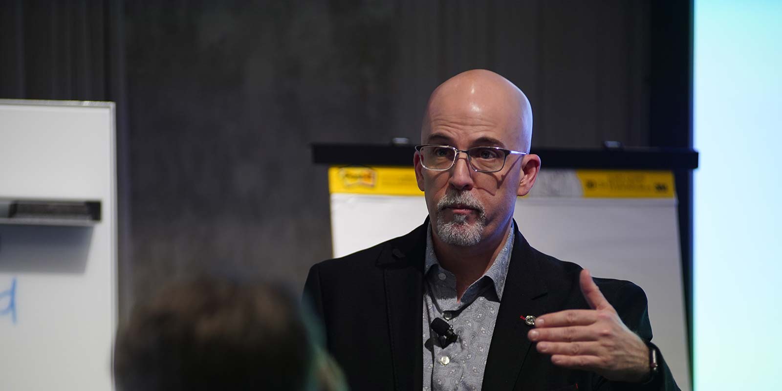 5 Best Sales Speakers To Book in 2023 + (w/ Video Examples)