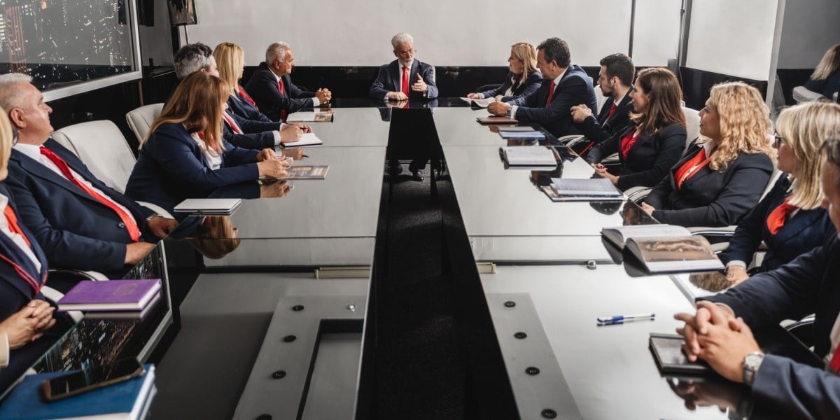 Mastering Large Group Sales Meetings: Proven Strategies for Managing Multiple Stakeholders