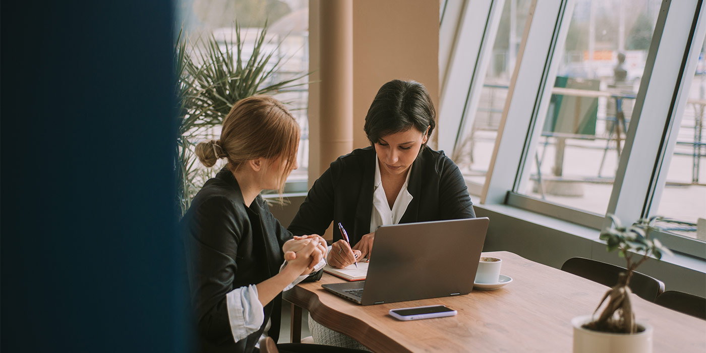 One-Up Salesmanship: 40 Sales Tips for Empowering Clients to Succeed